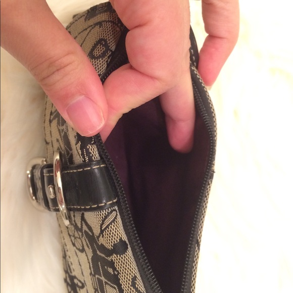 Coach Wristlet: Traditional print - Picture 3 of 4